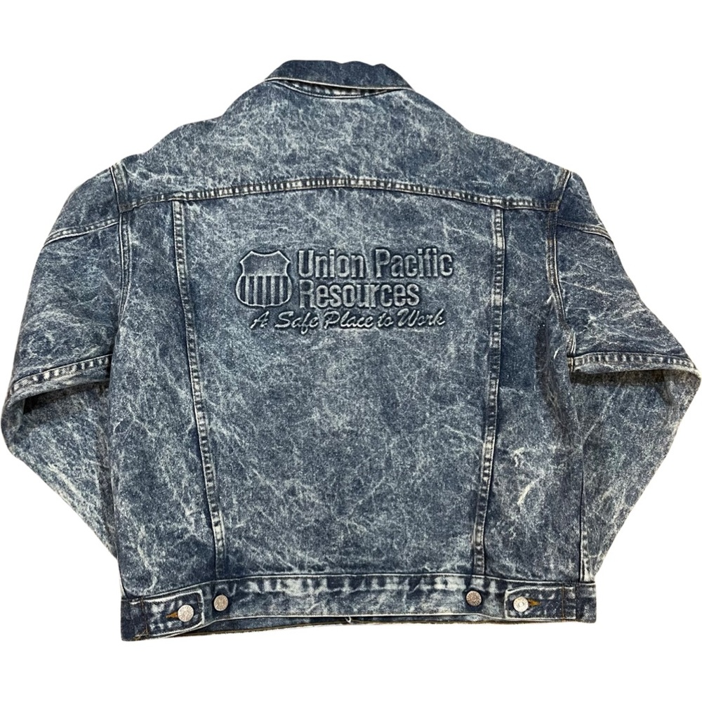 Vintage Men’s Acid Wash Denim Trucker Jacket M Union Pacific Resources 3D Letter - Picture 8 of 15